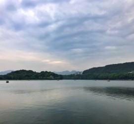 巴中杭州自助游(杭州自助游旅游攻略)