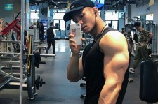 巴中肌肉男模(肌肉男模拟器)
