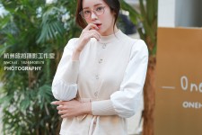 巴中兼职模特被摄影师亲(兼职模特被摄影师亲了)
