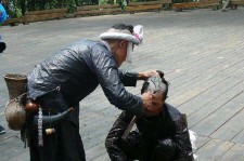 巴中欲带老伴游遍中国(带着老伴去旅游)