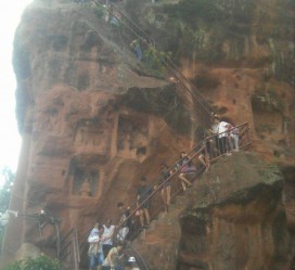 巴中乐山旅游攻略(乐山旅游攻略自由行路线推荐)