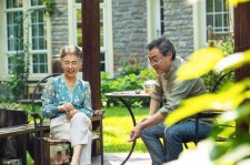 巴中坦言带老伴游遍中国(我和老伴去旅游)