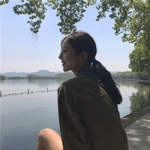 巴中私人伴游网带你看到天际，白色盐湖无际，蓝色天空无边