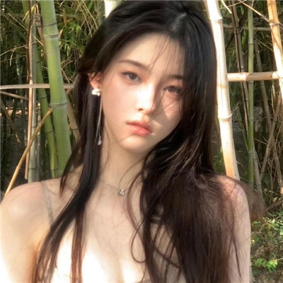 巴中与商务伴游共进晚餐，愉快的营业会谈起头了