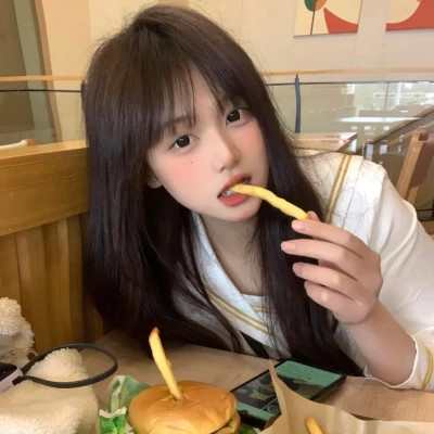 巴中伴游女生李欣怡的资料