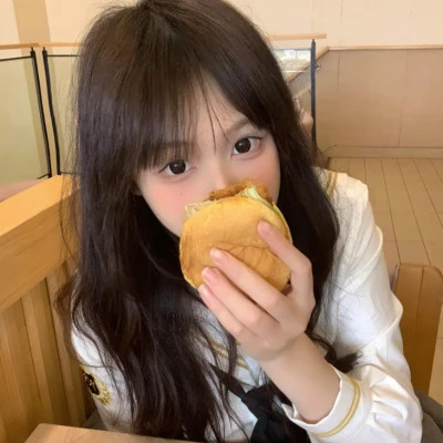 巴中伴游女生李心怡的资料