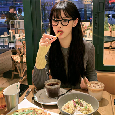 巴中伴游女生娄婷的资料