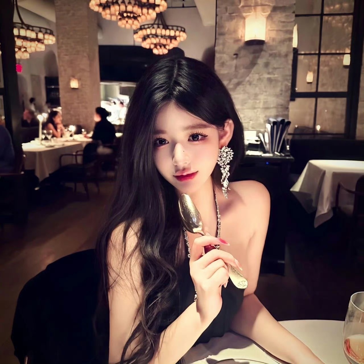 巴中伴游女生蓝盈盈的资料
