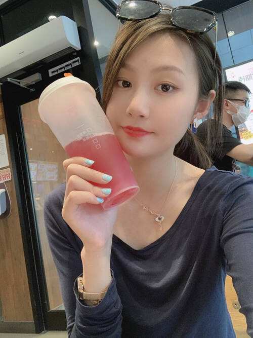 雇用网红商务伴游女(雇用网红商务伴游女员工)